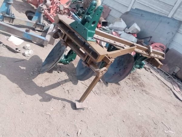 3 dish plough P11 Bain