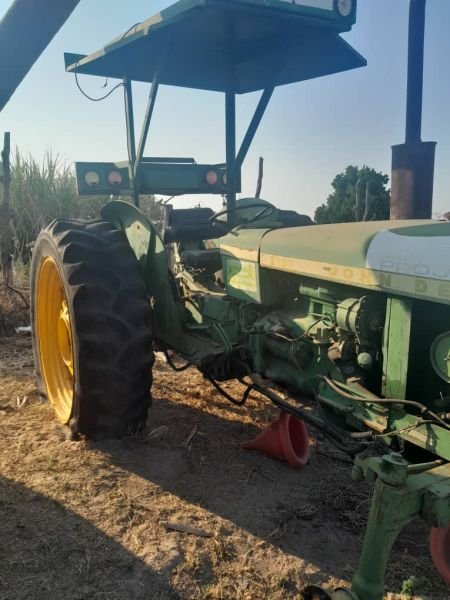 John Deere 2120 Tractor