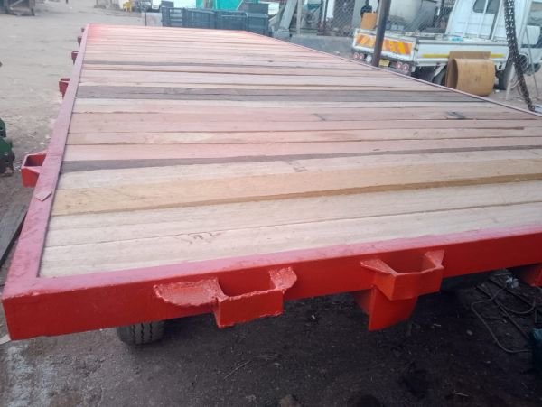 4 wheel farm trailer with wooden floor