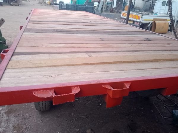 4 wheel farm trailer with wooden floor