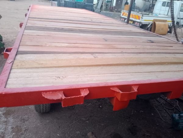 4 wheel farm trailer with wooden floor